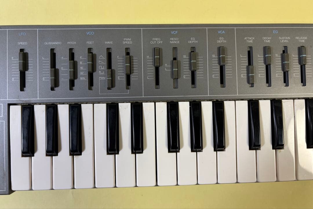 YAMAHA CS-01 アナログ、モノフォニックシンセサイザー